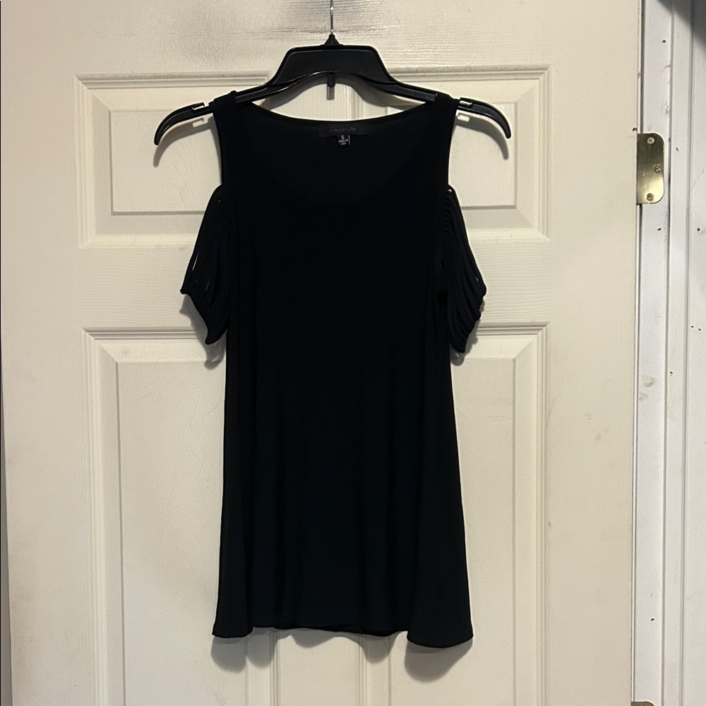 Karina & Chloe Black Cold Shoulder Top Size Small